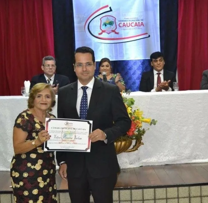 Vitor Valim recebe Título de Cidadão Caucaiense