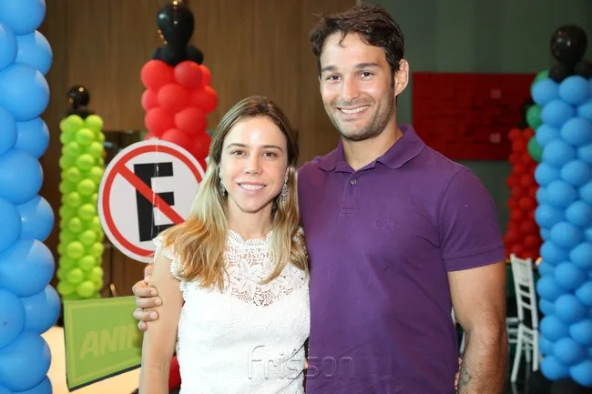 Mirella e Claudinho Rocha festejam 8 anos de Yolandinha