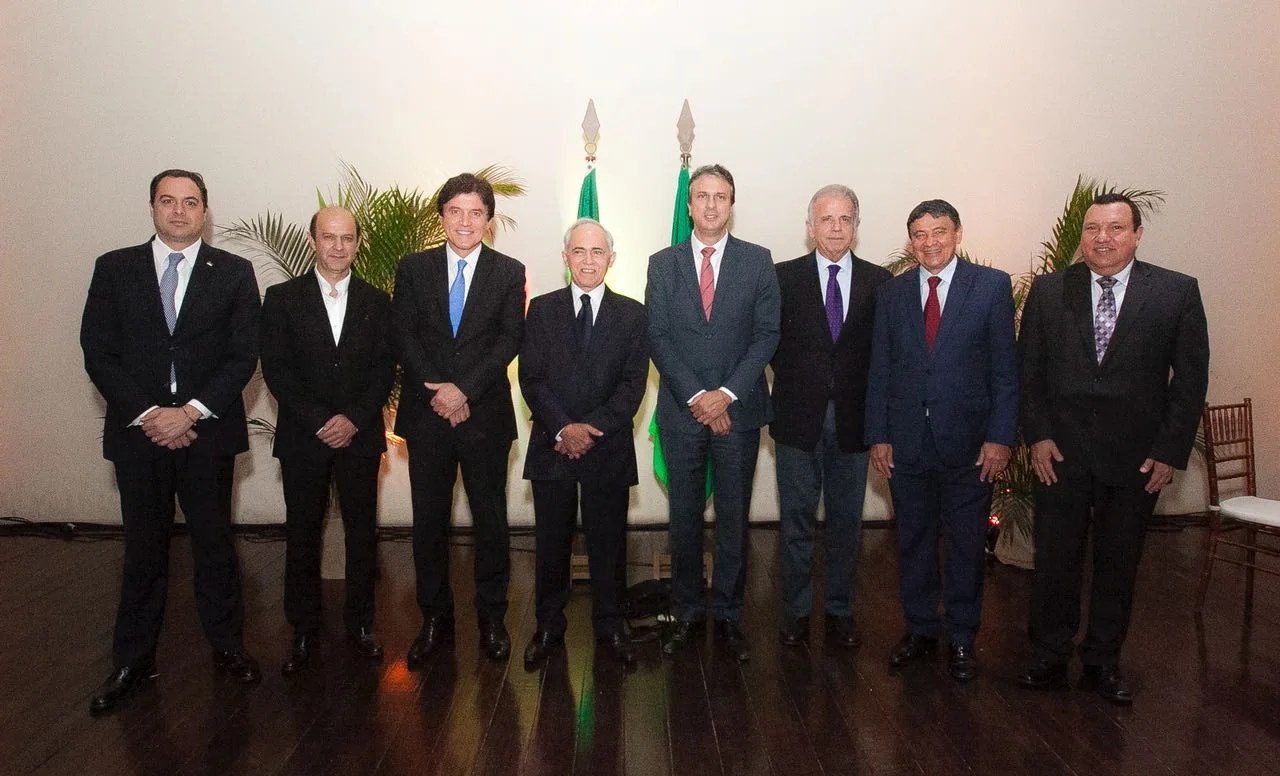 Camilo Santana recebe autoridades em jantar