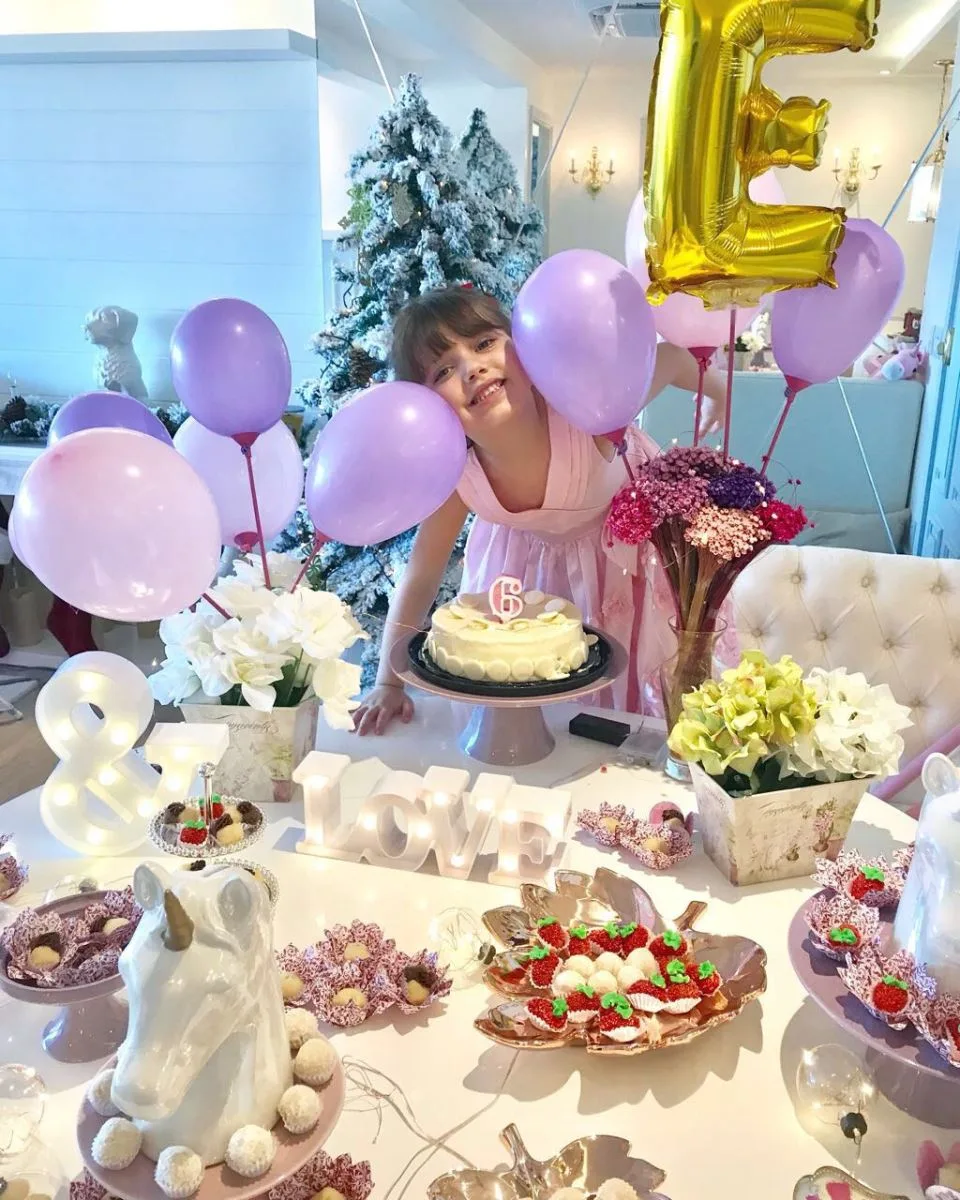 Anna Claudia Macedo e Leonardo Brasil festejam para Estella