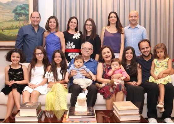 Ednilton Soárez brinda 73 anos
