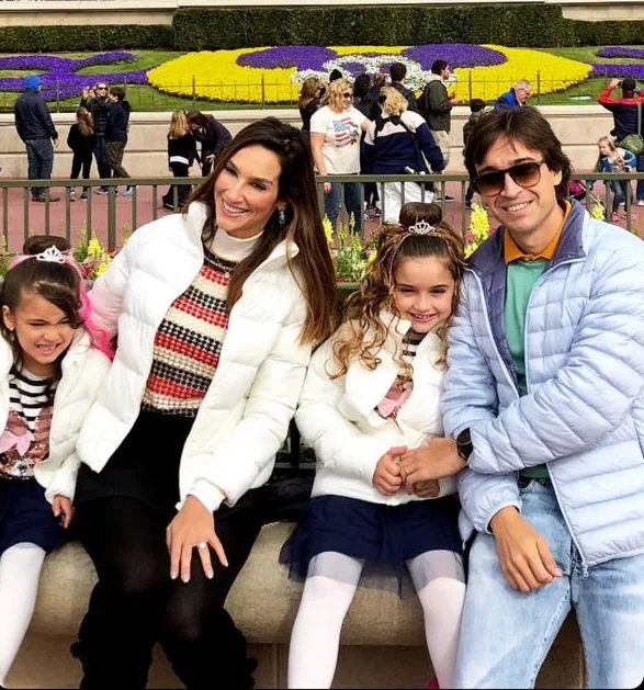 Marcela e Rodrigo Carvalho celebram niver da filha na Disney