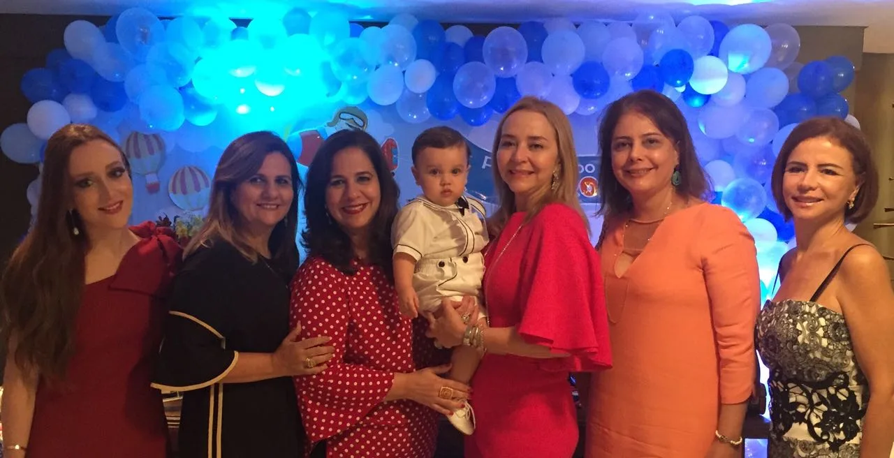 Mariah e Sabino Neto sopram primeira velinha do filho