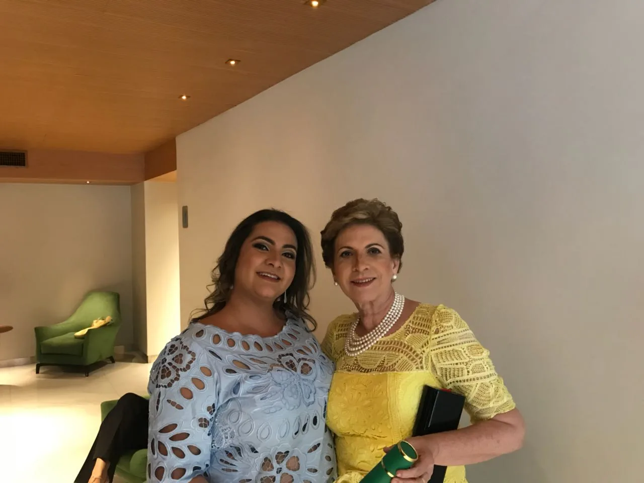 Afonsina Pereira comemora formatura da filha