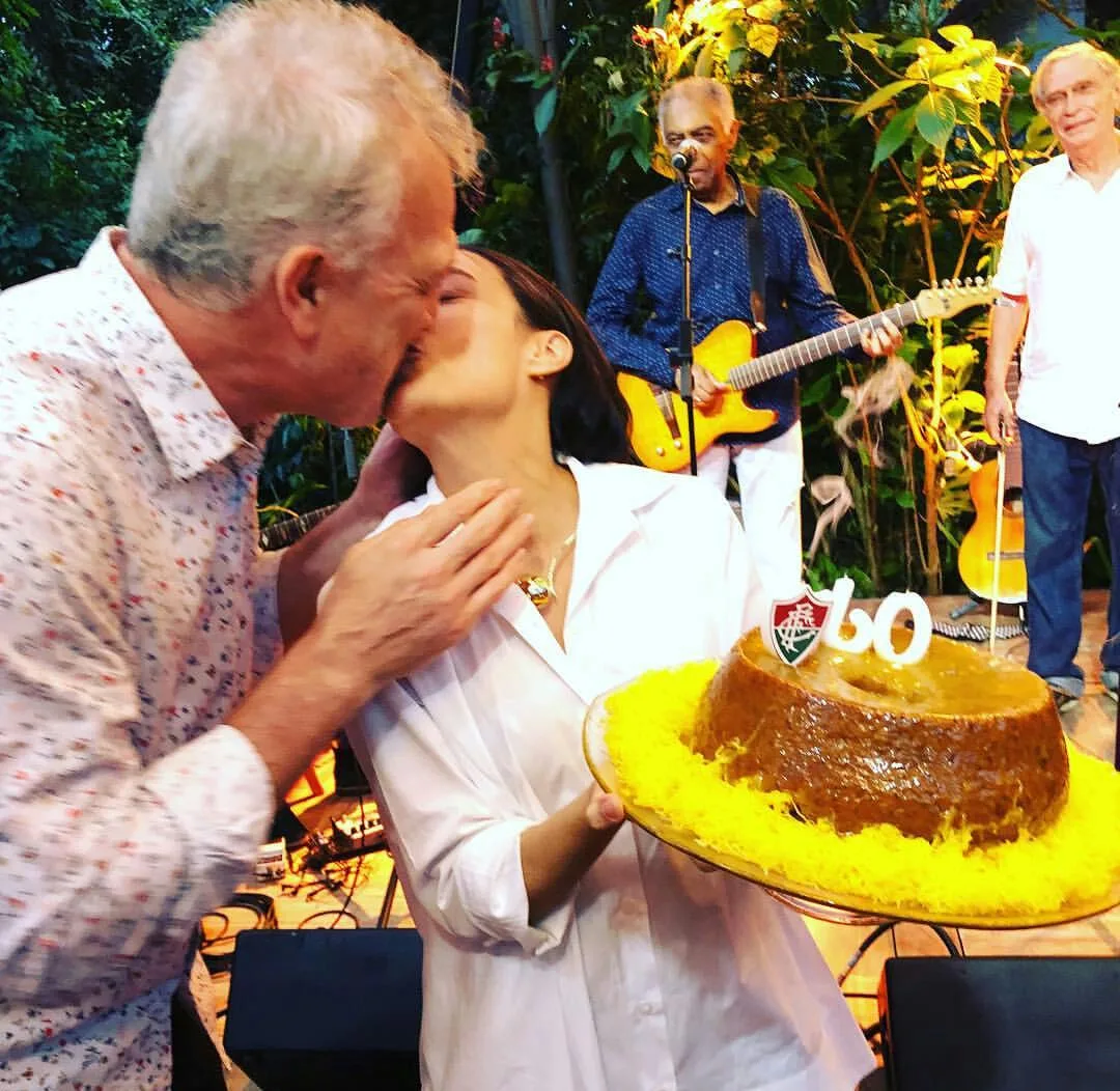Maria Prata reúne poderosos em bday do amado