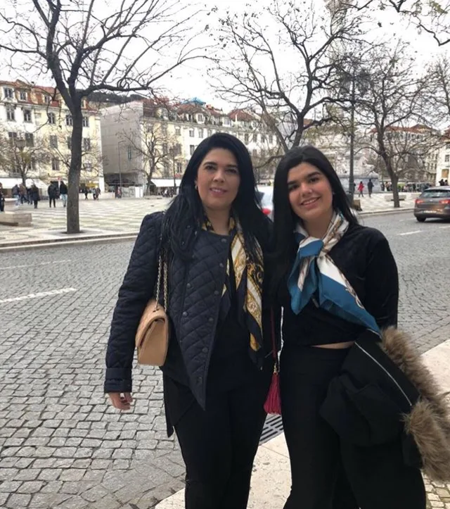 Mãe e filha em Lisboa