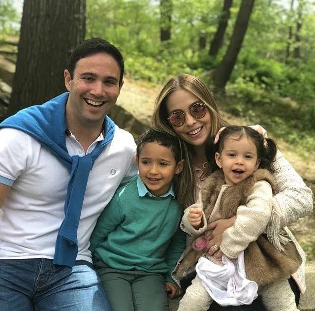 Rafaella Távora e Tiago Asfor retornam de viagem