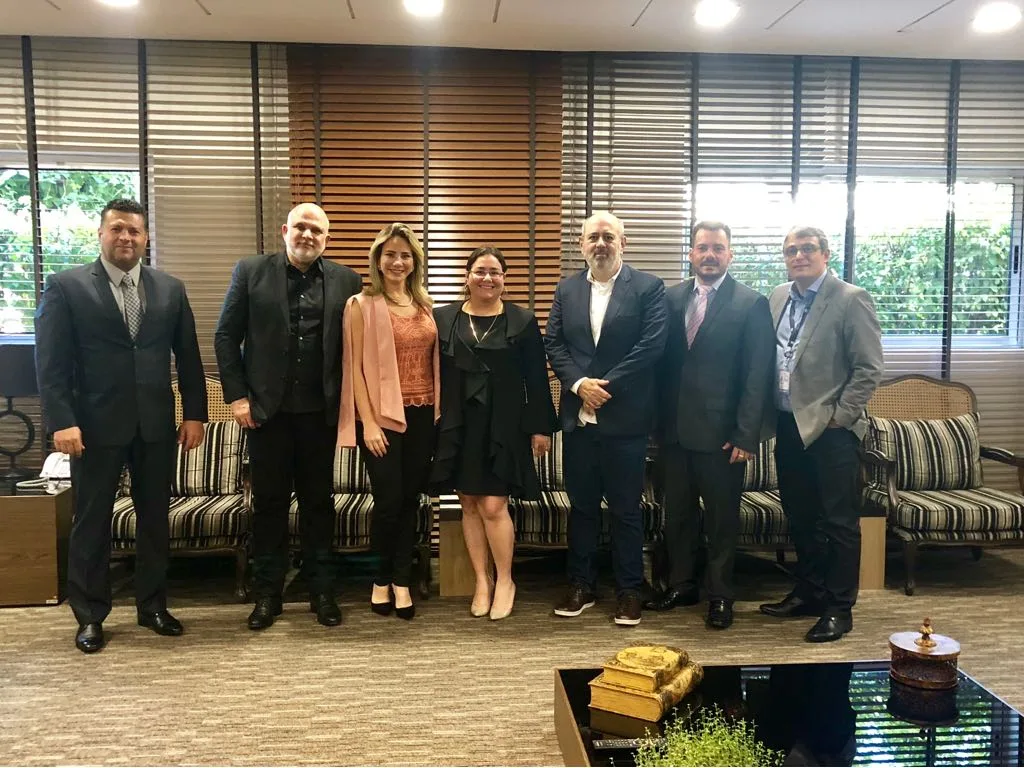 Diretoria da TV Cidade Fortaleza em reunião na Record TV