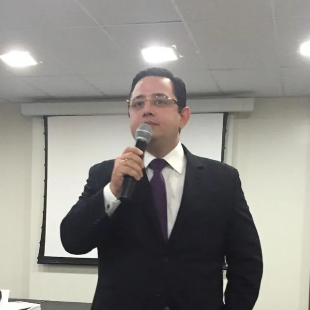 Ricardo Valente Filho recebe Medalha Boticário Ferreira