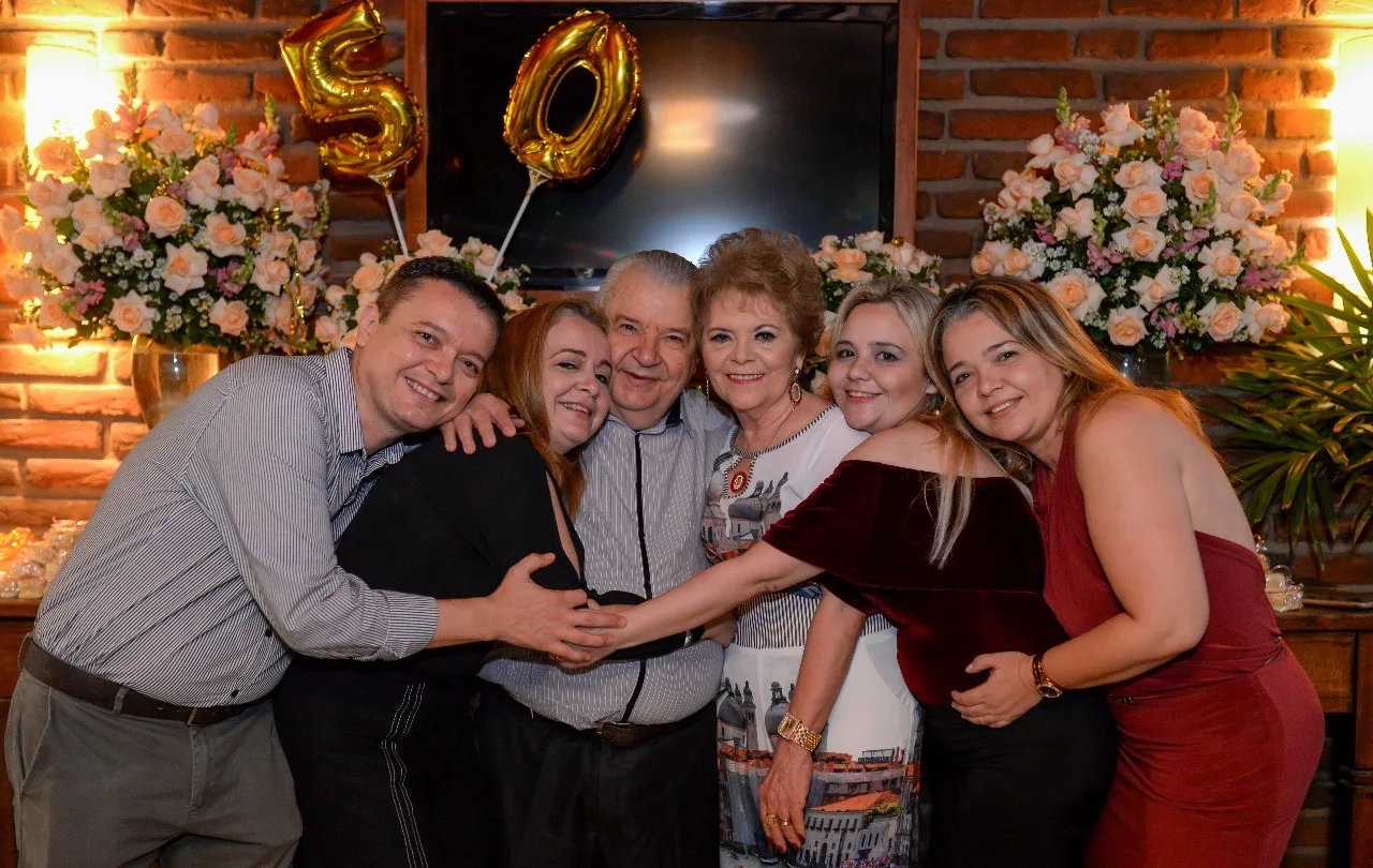 Lourdinha e Magela Arruda brindam Bodas de Ouro