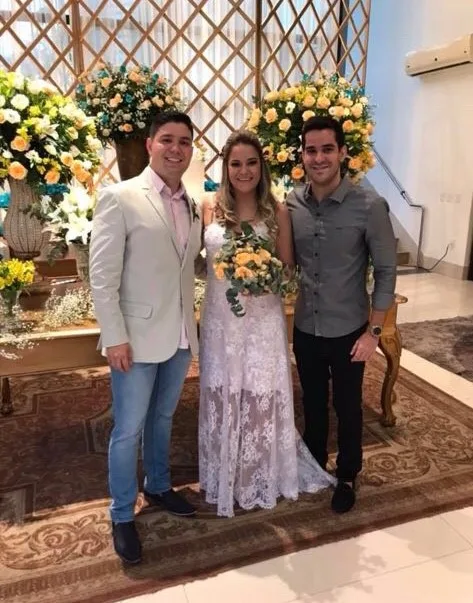 Ilana Araújo e Álvaro Neto trocam alianças