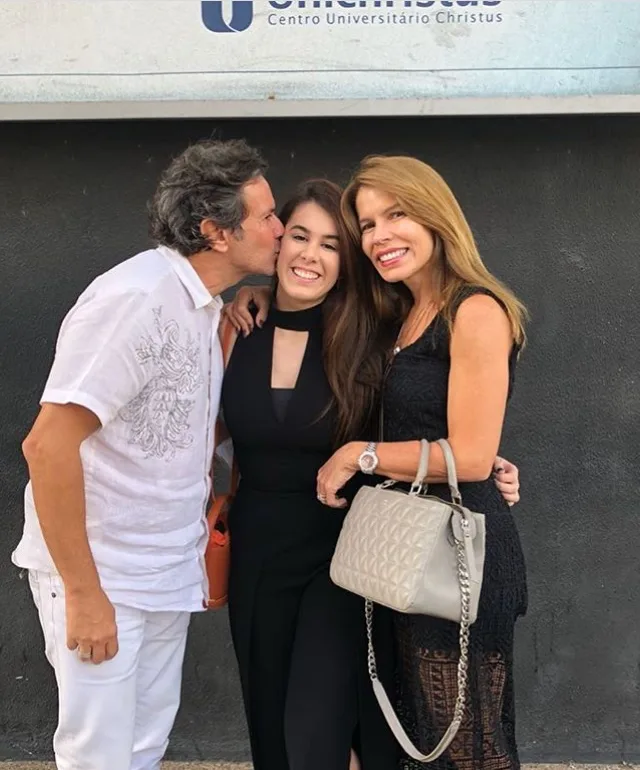 Maira e Aderaldo Silva comemoram aprovação de Lara