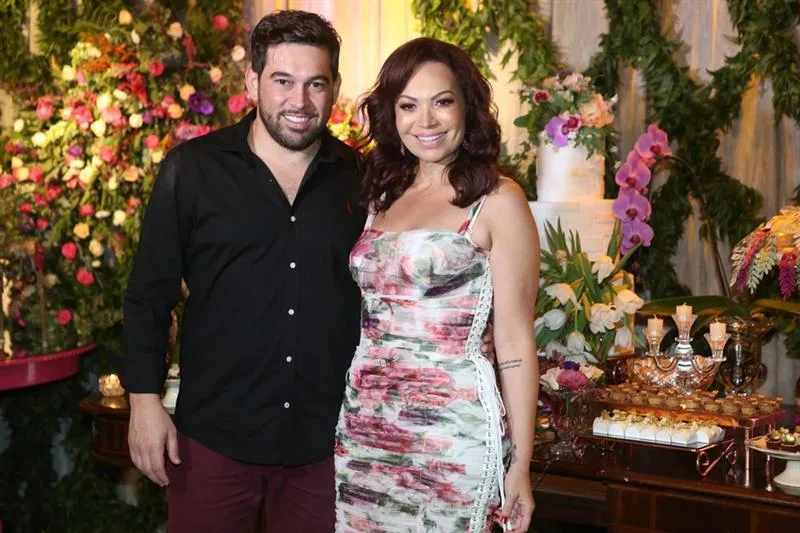 Solange Almeida celebra aniversário