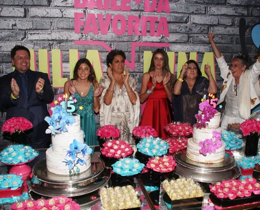 15 anos com muito glamour
