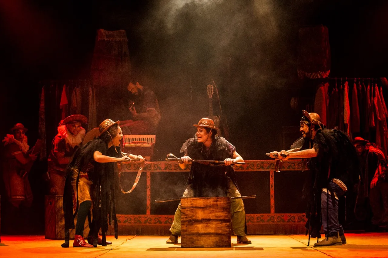 Teatro, música e circo no feriado
