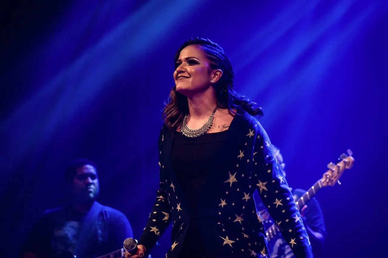 Júlia Dantas inicia turnê em Fortaleza