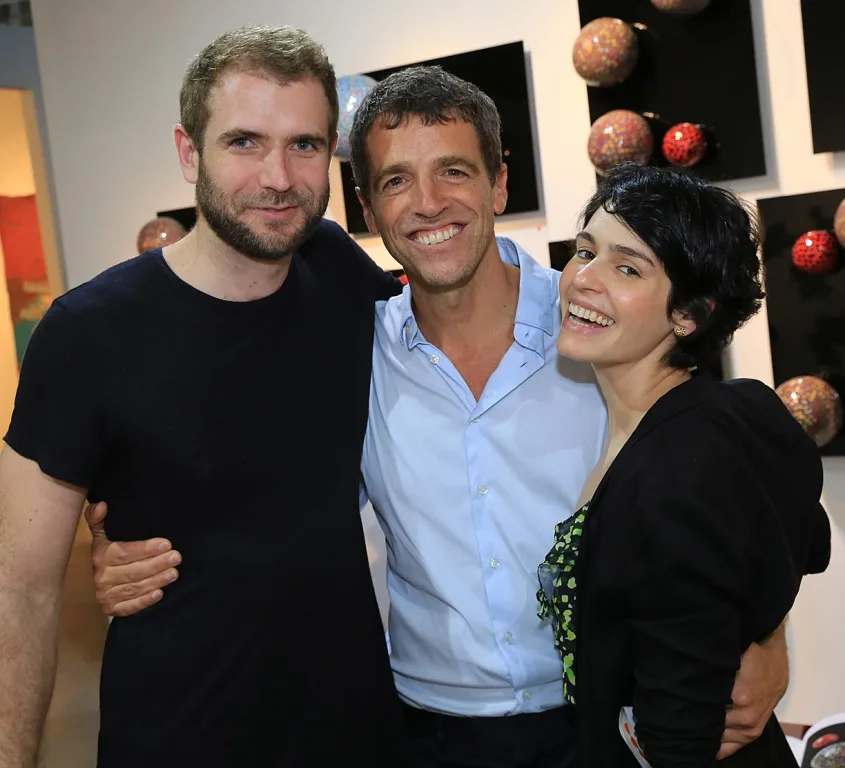 Gente fina, elegante e sincera reunida