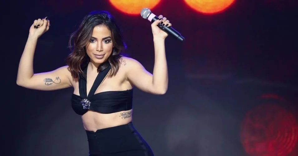 Anitta faz show em Fortaleza