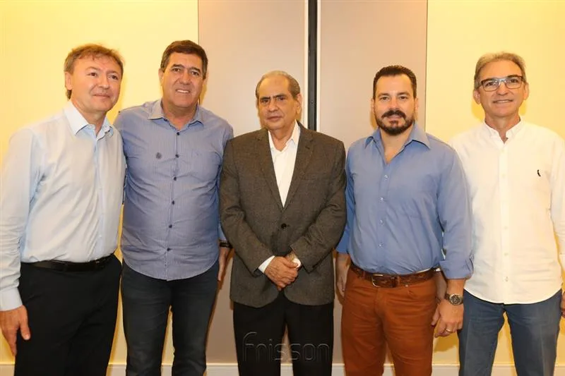 Fecomércio reunida com a imprensa em almoço
