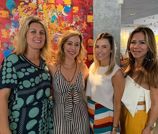 Letícia Macedo ganha parabéns surpresa