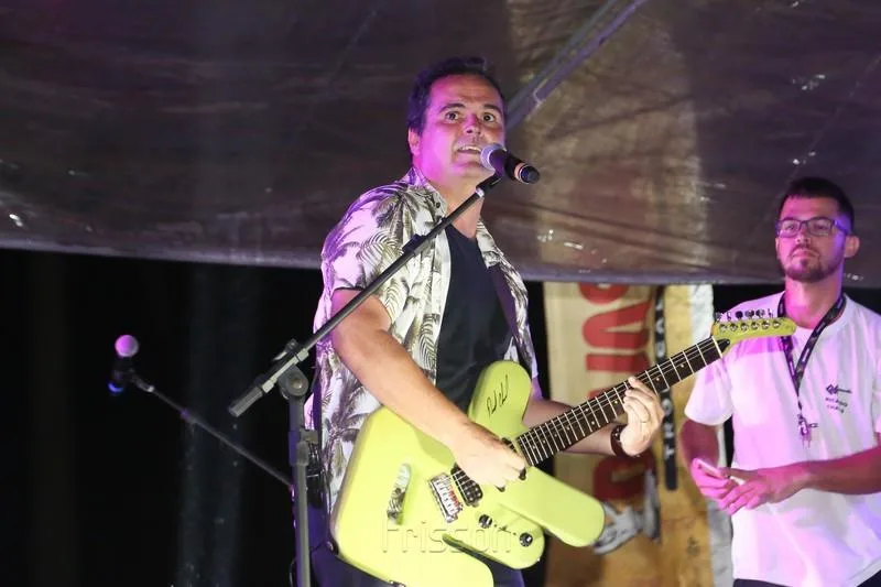 Ricardo Chaves e Harmonia do Samba agitam Meu Bloquinho