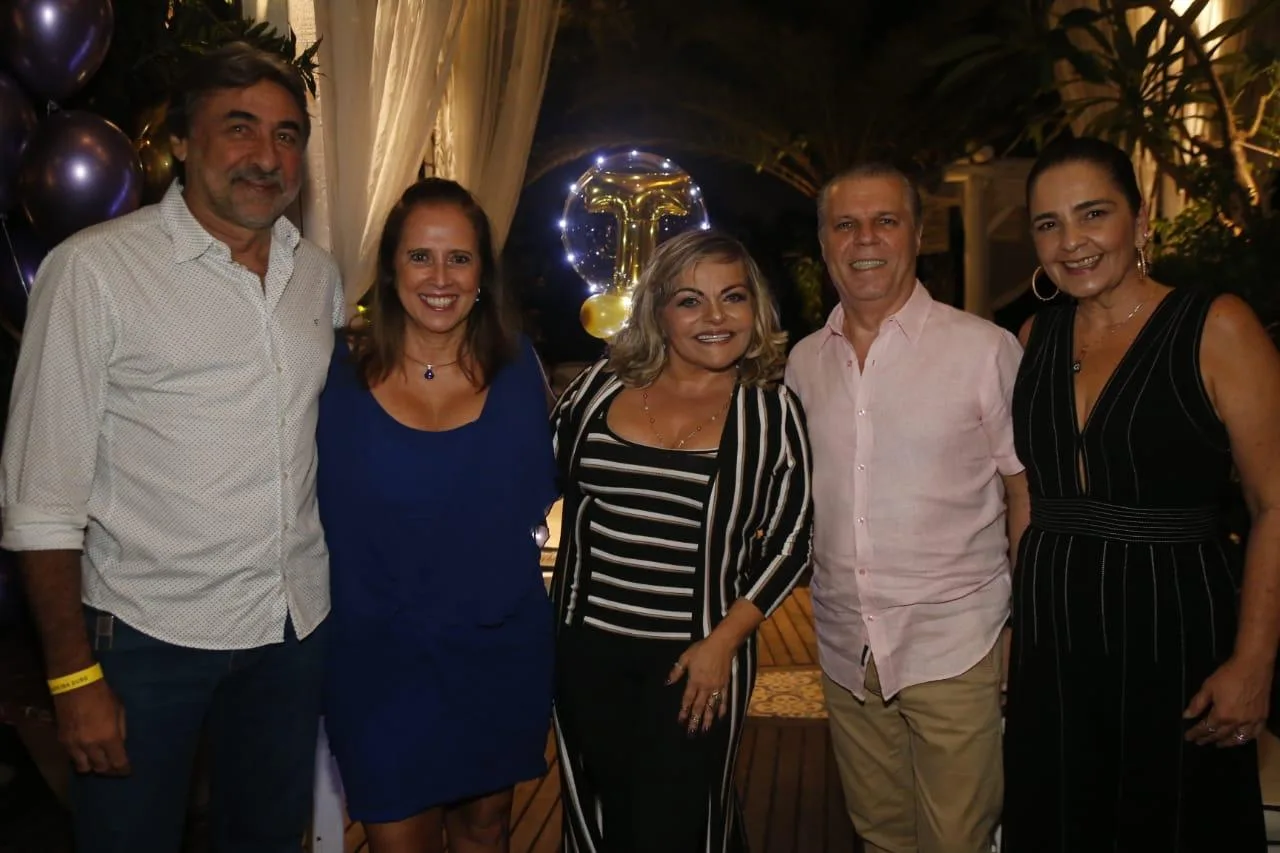 Théa Moreira festeja aniversário
