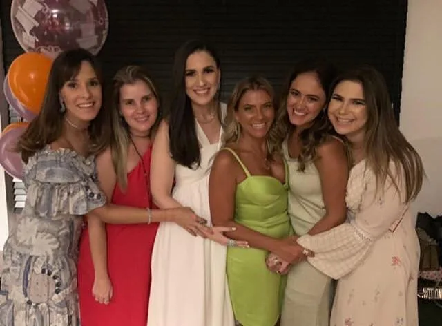 Mirela Bezerra ganha parabéns