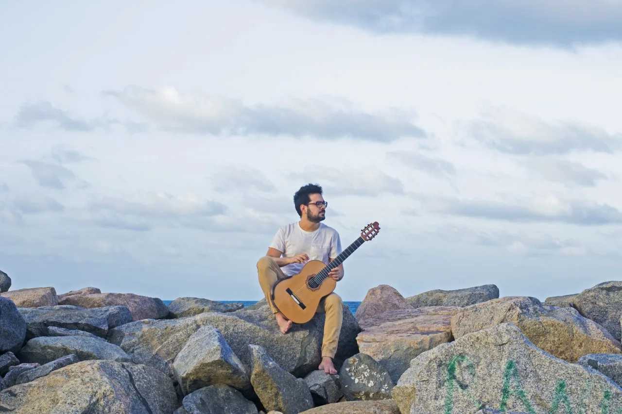 Cainã Cavalcante lança 1º álbum autoral em Fortaleza