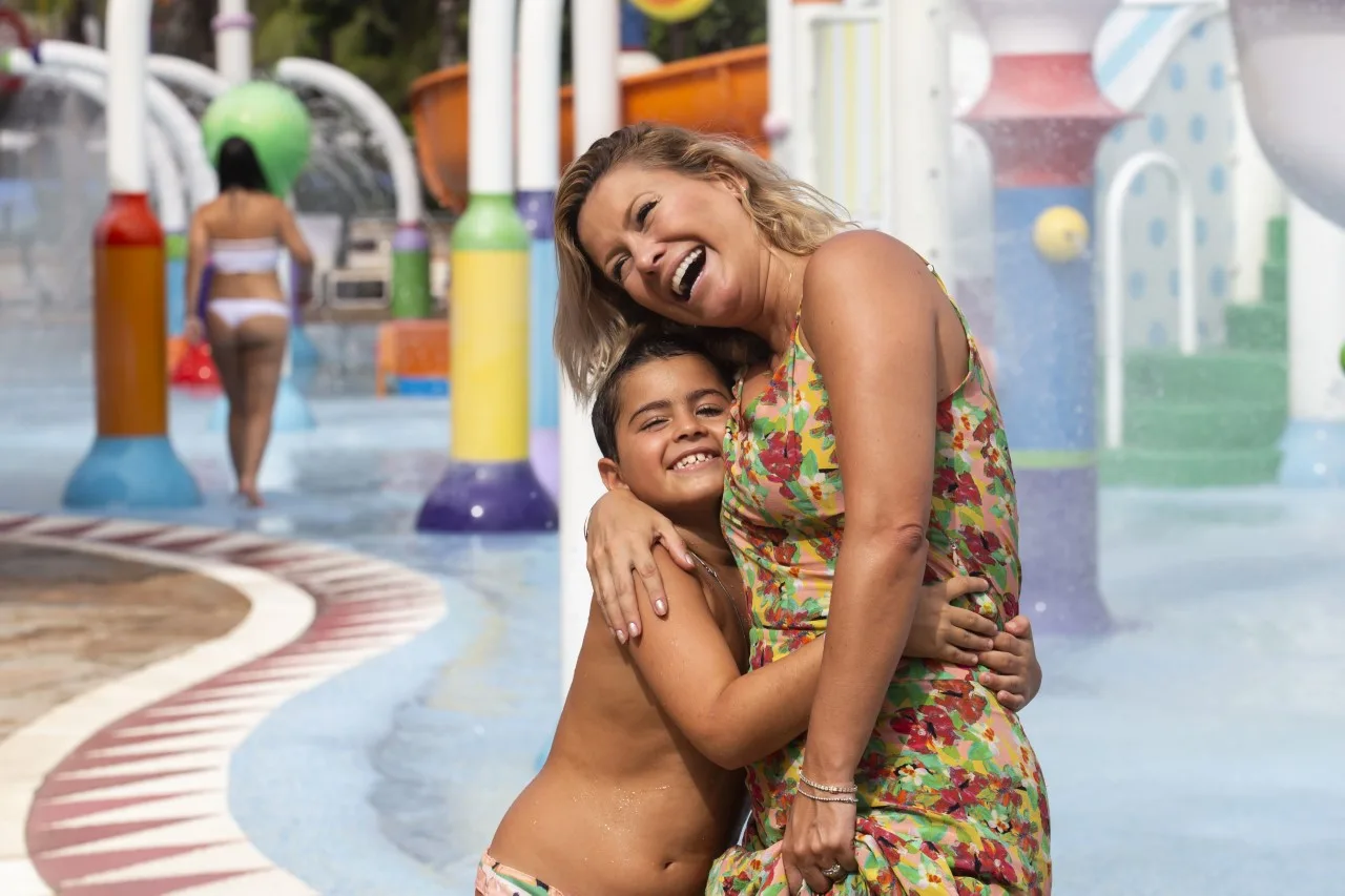 Mônica Salgado curte fim de férias no Beach Park