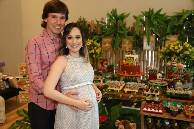 Cegonha entrega Bento a Gerardo Filho e Mayara Melo Camilo