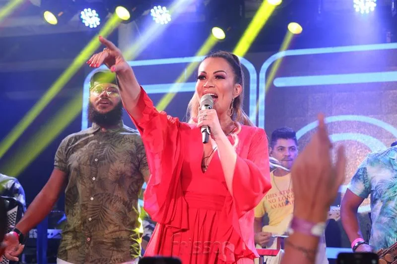 Solange Almeida comanda o Bloquinho da Sol