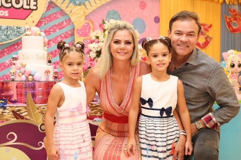 O aniversário de Liz e Nicole Fujita