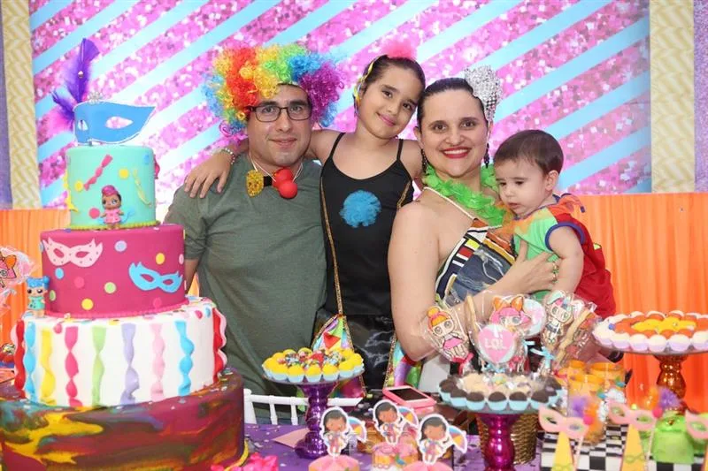 Rebeca Ribeiro comemora aniversário com Bailinho da Lol