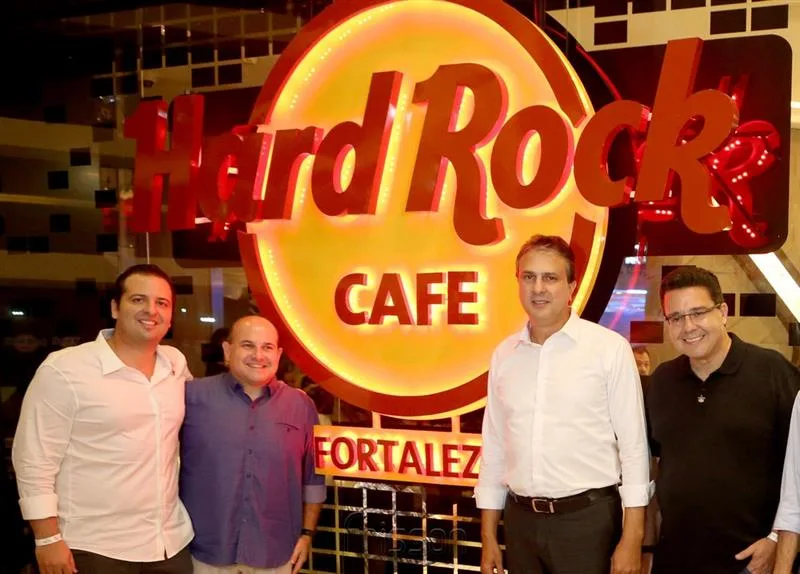 Hard Rock Café Fortaleza em noite de Hard Hat Tour