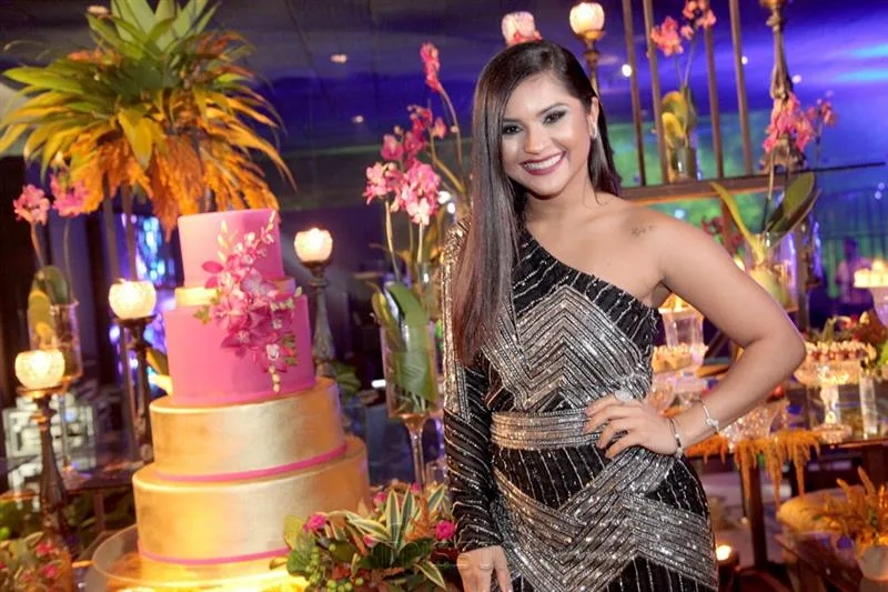 Mileide Mihaile brinda os 30 anos