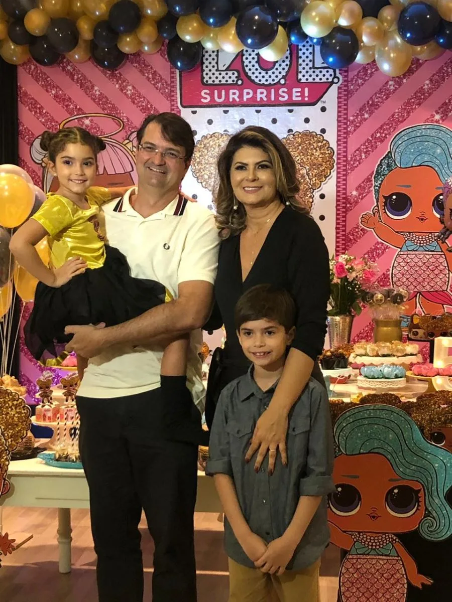 Letícia Pinheiro sopra velinhas