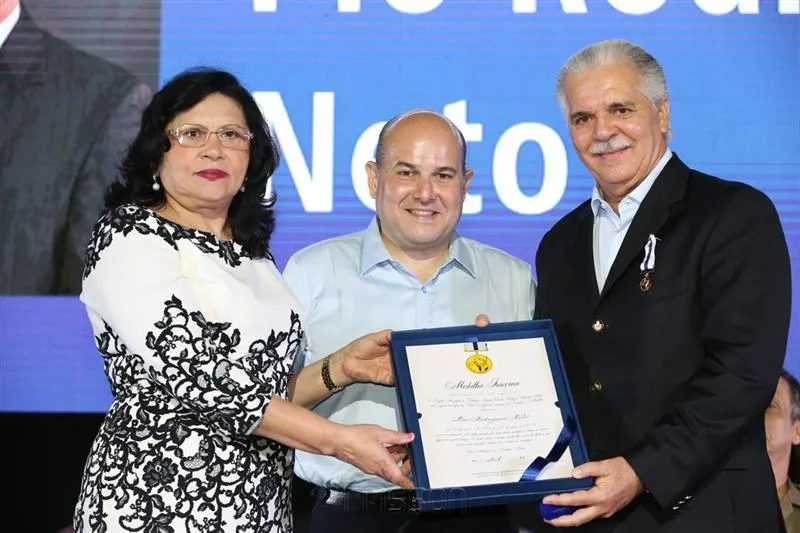Medalha Iracema é entregue a Pio Neto e Mauro Benevides