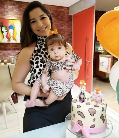 O 4º mesversário de Mila Araújo