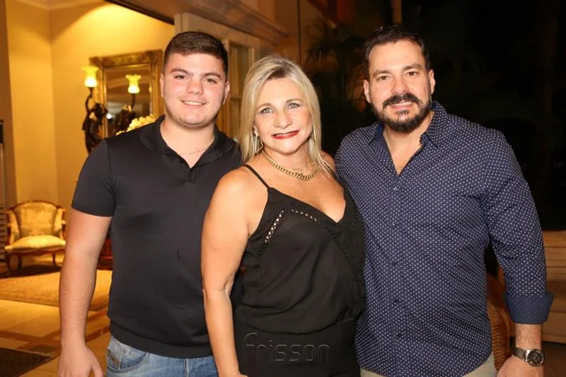 Michael Dias comemora chegada aos 18 anos