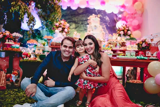 Catarina e André Guanabara festejam 2 anos da Alice