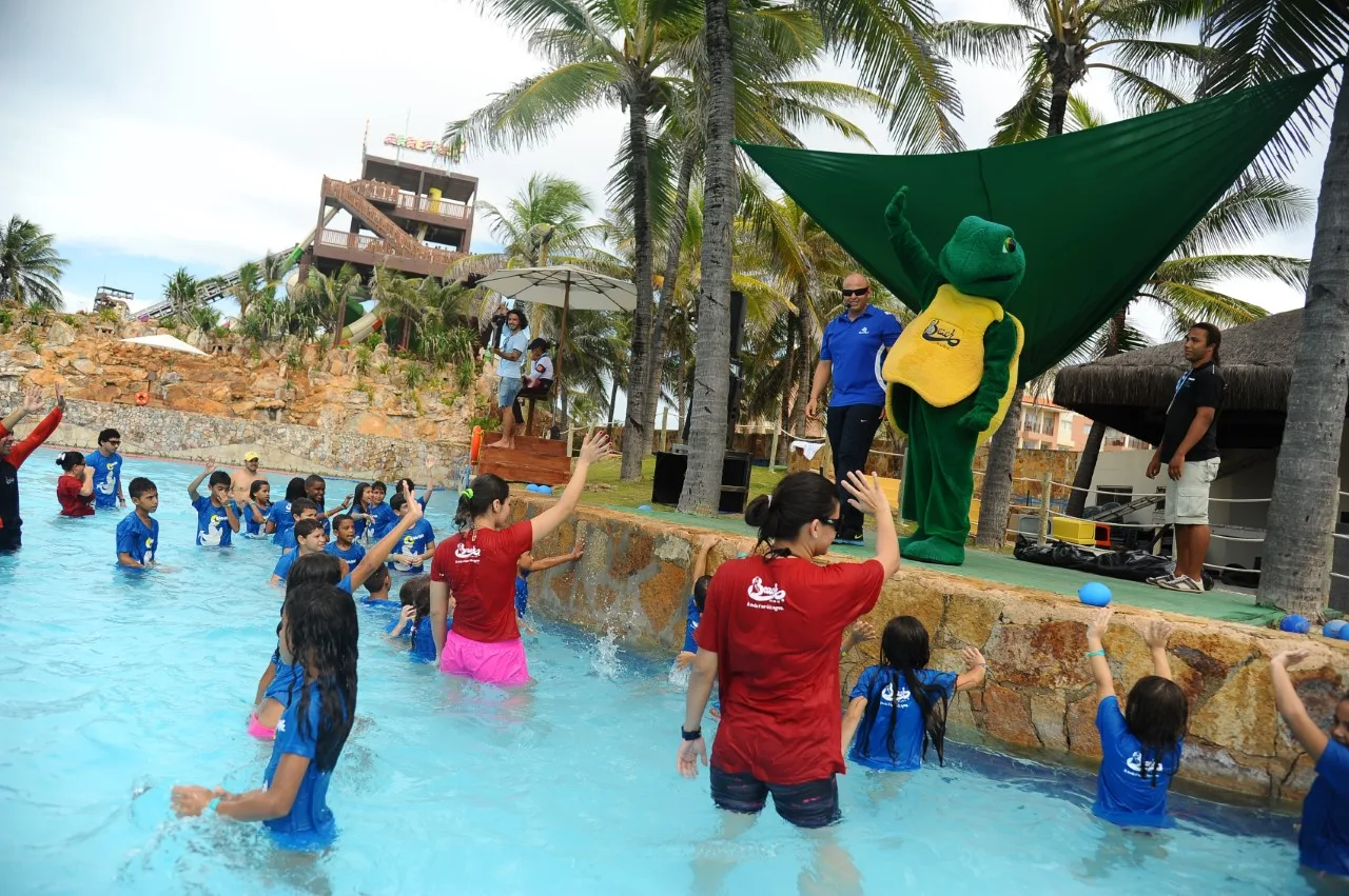 Beach Park sedia Maior Aula de Natação do Mundo