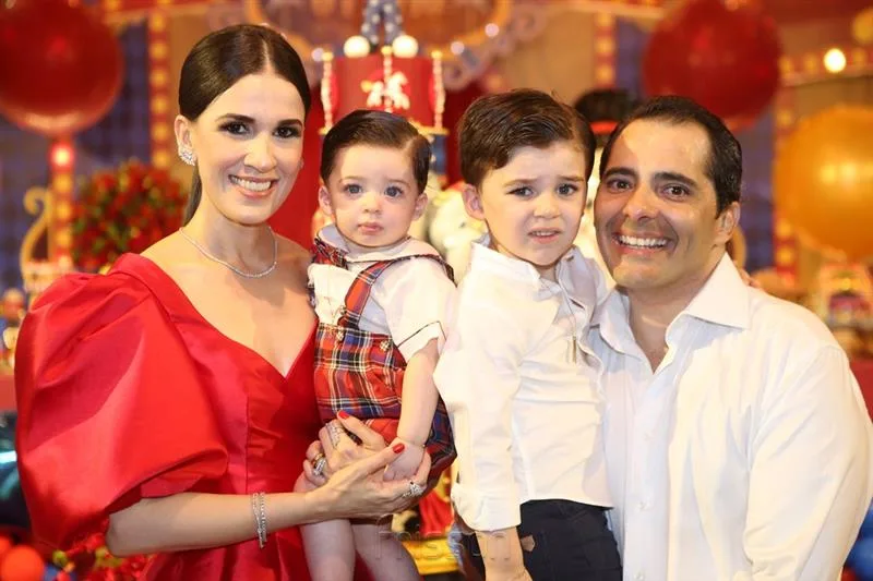 Giuliana e Atilla Fernandes festejam 1º ano do filho Otávio