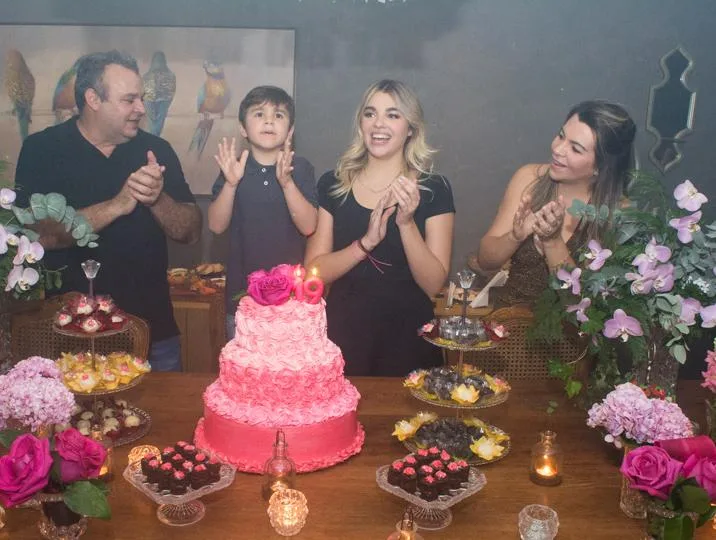 Os 19 anos de Alexia Angels