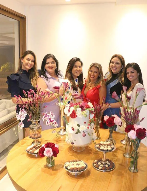 Vanessa Queirós celebrando
