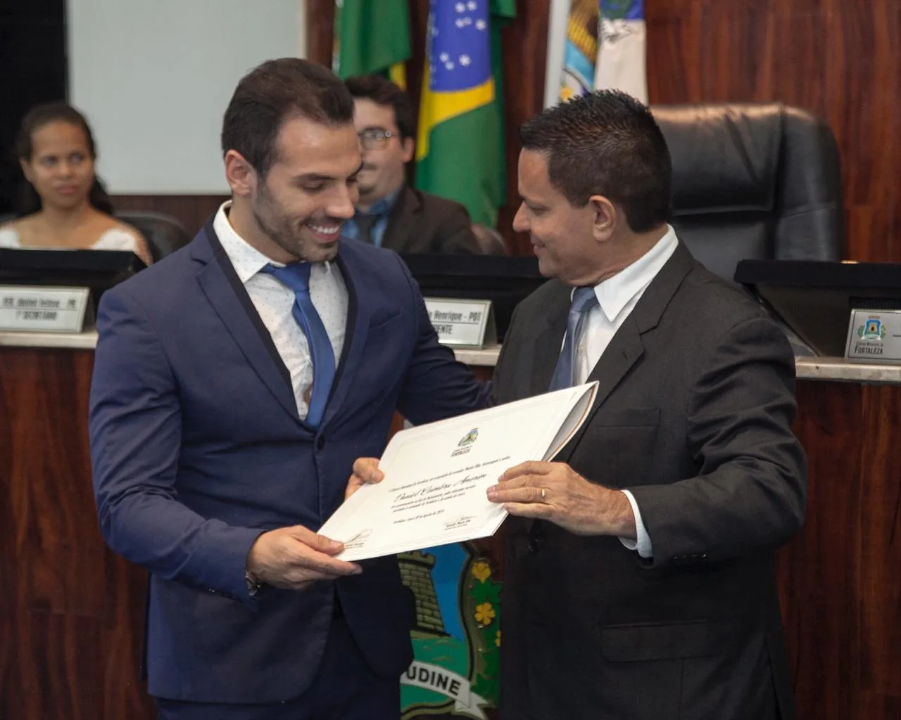 Psicólogos e nutricionistas em sessão solene