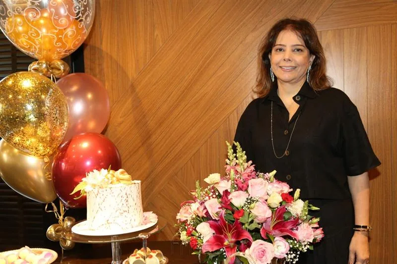 Claudia Gradvohl em surprise bday