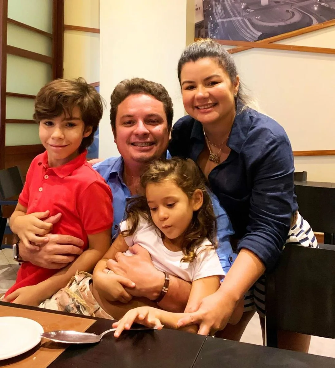 Liliany Gomes e Célio Sales comemorando a vida de Laura