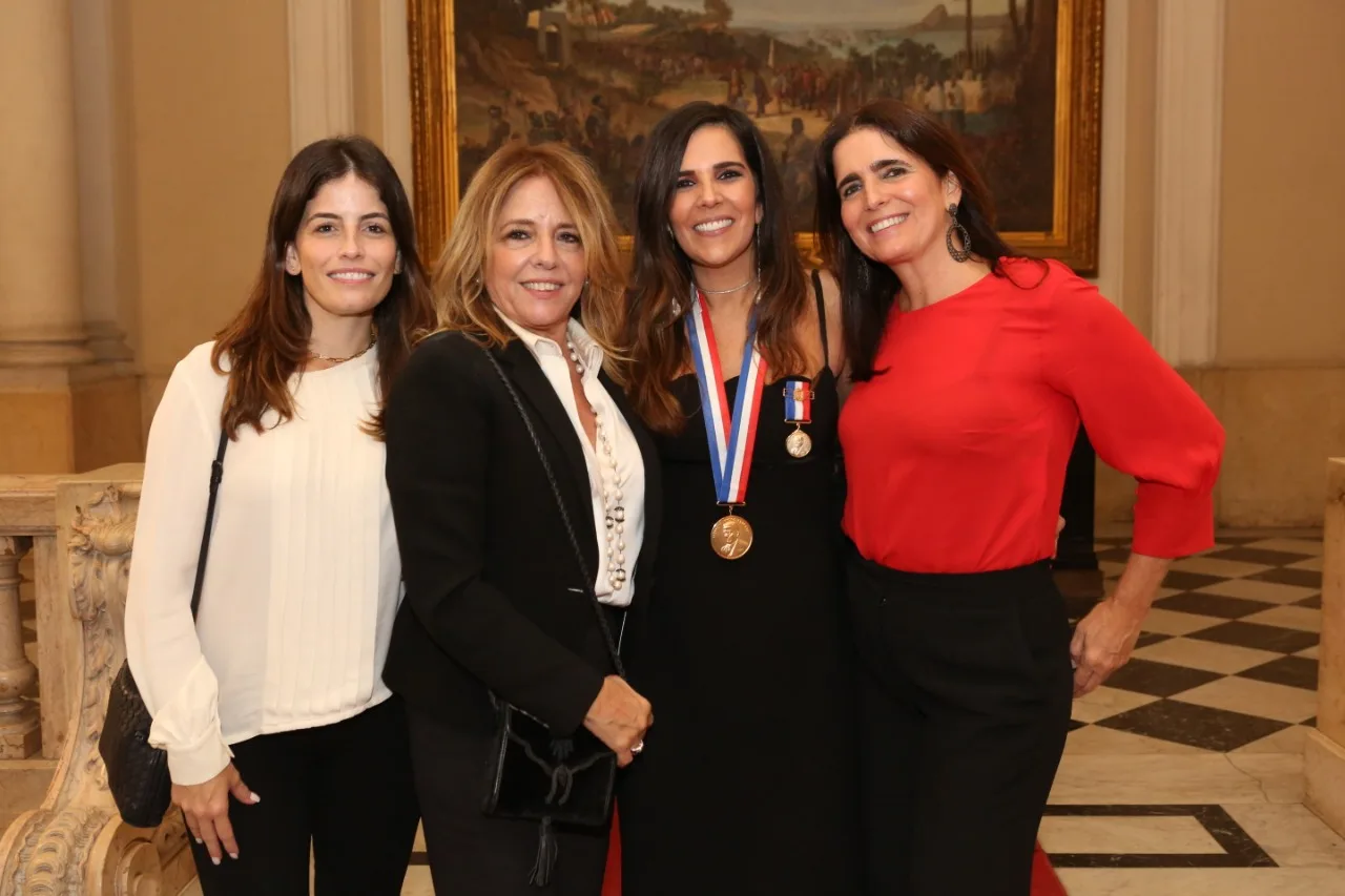 Cláudia Romano é homenageada