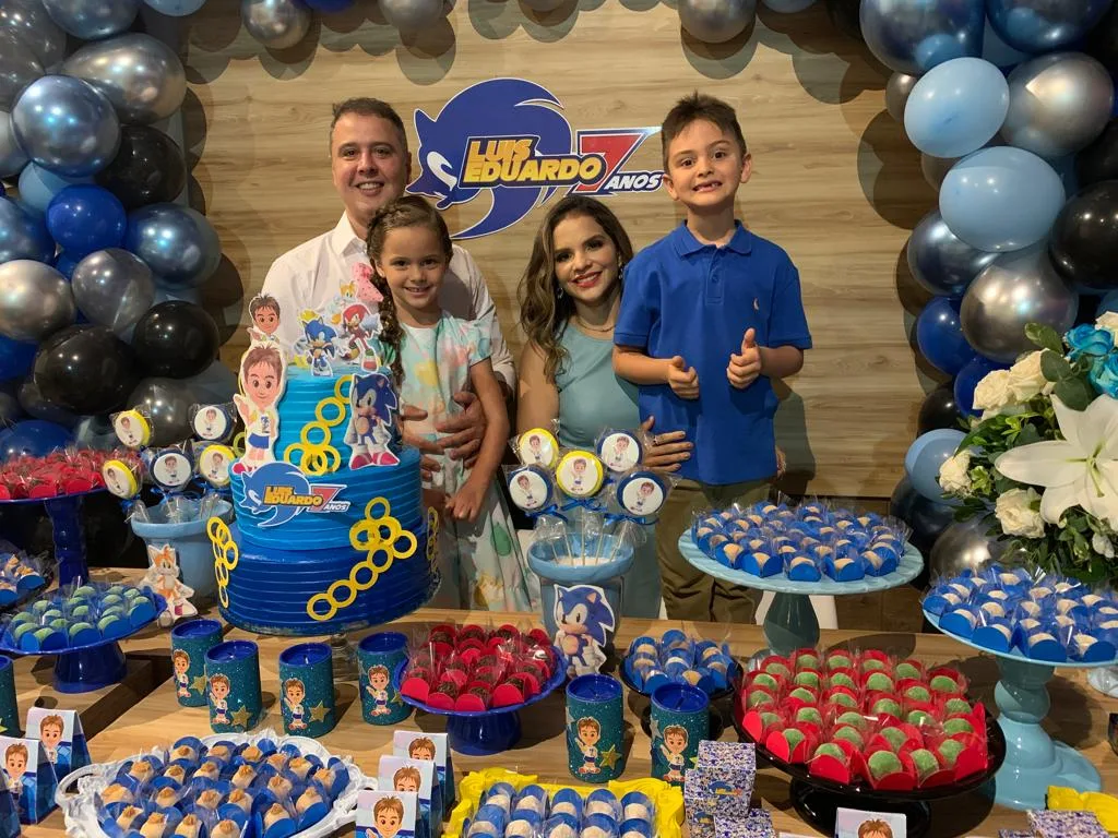 Viviane e Fabrício Martins festejam 7 anos do filho