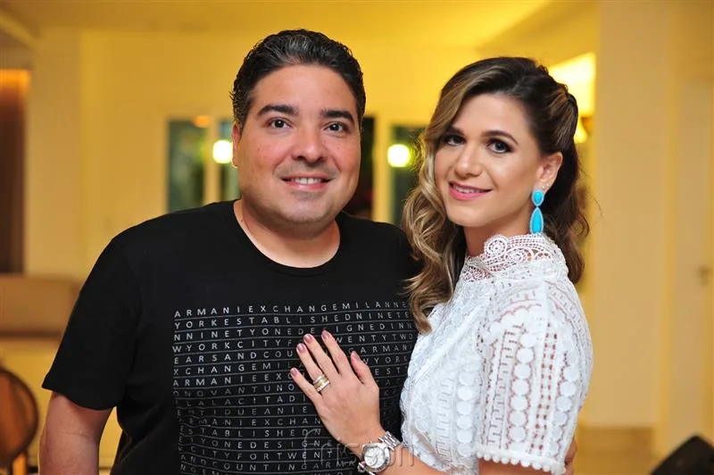 Aline Vasques brinda aniversário